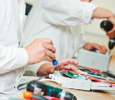 Baugruppenmontage bei Firma Linz Industriedienstleistungen