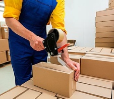Umpacken und Kommissionieren bei Firma Linz Industriedienstleistungen